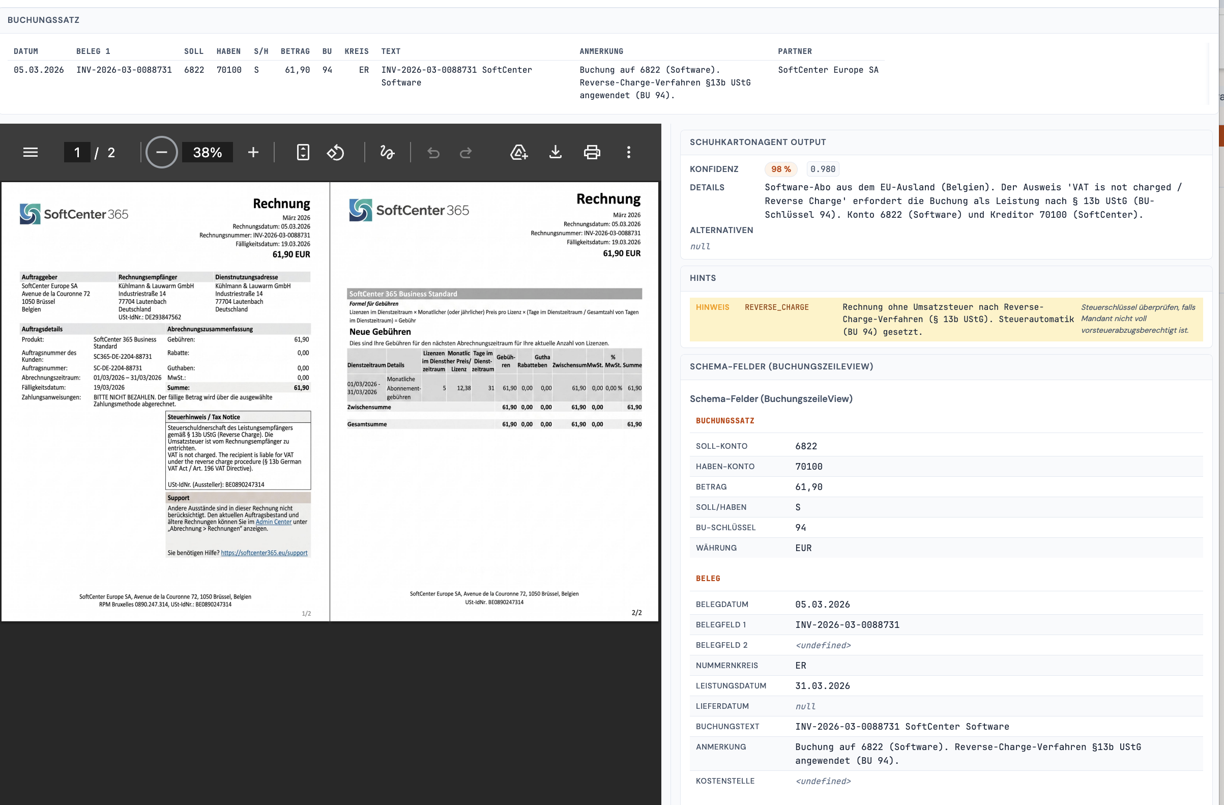 Detail-Ansicht: Eingangsrechnung von SoftCenter Europe SA (Belgien) mit Reverse-Charge-Hinweis. Buchungssatz 6822 → 70100 mit BU 94 (RC). Rechts der SchuhkartonAgent-Output mit REVERSE_CHARGE-Hinweis und Begründung „Rechnung ohne Umsatzsteuer nach Reverse-Charge-Verfahren (§ 13b UStG). Steuerautomatik (BU 94) gesetzt.